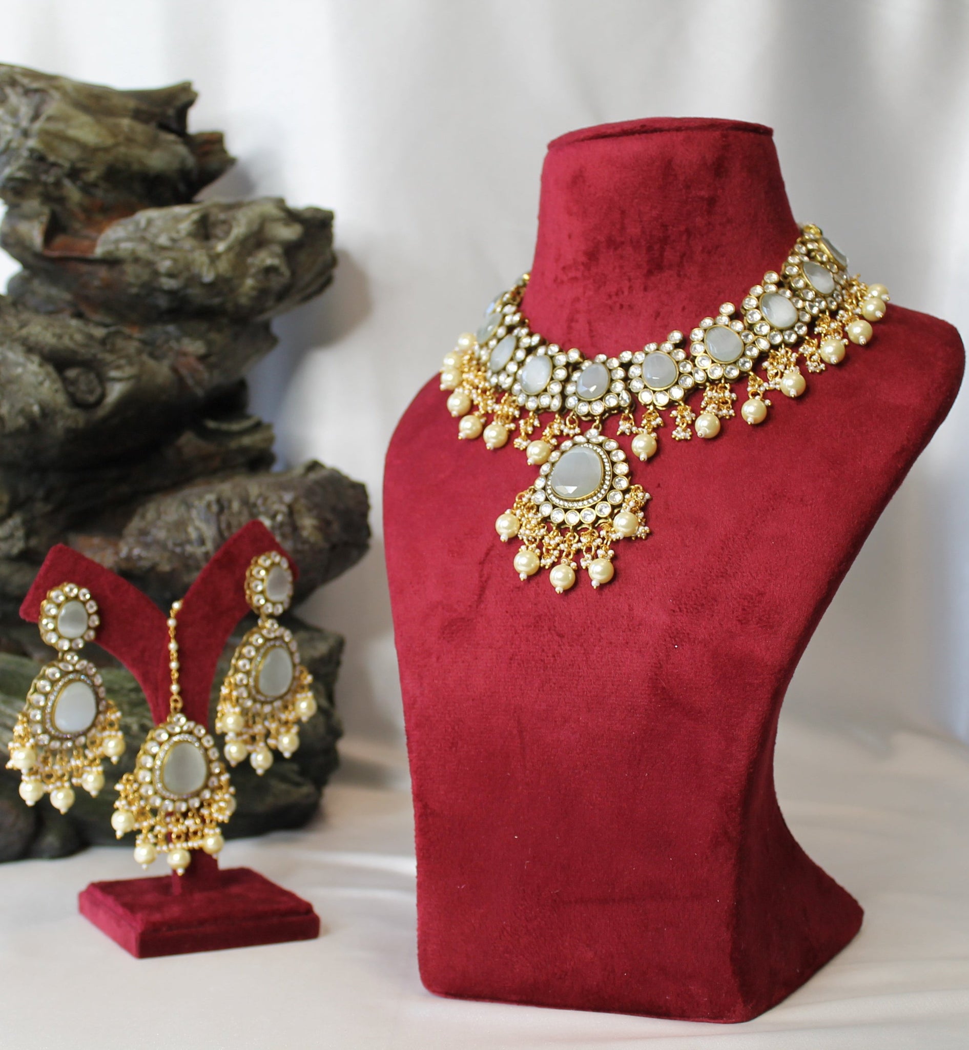 Uncut Kundan Necklace Set