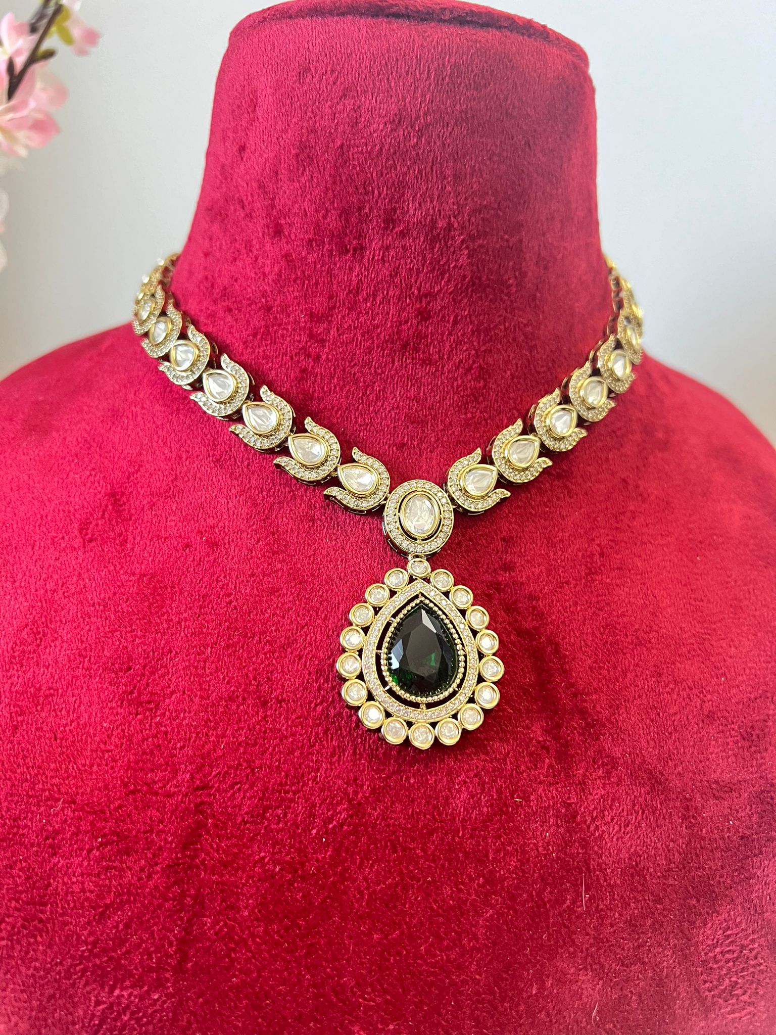 Anaya Necklace Set