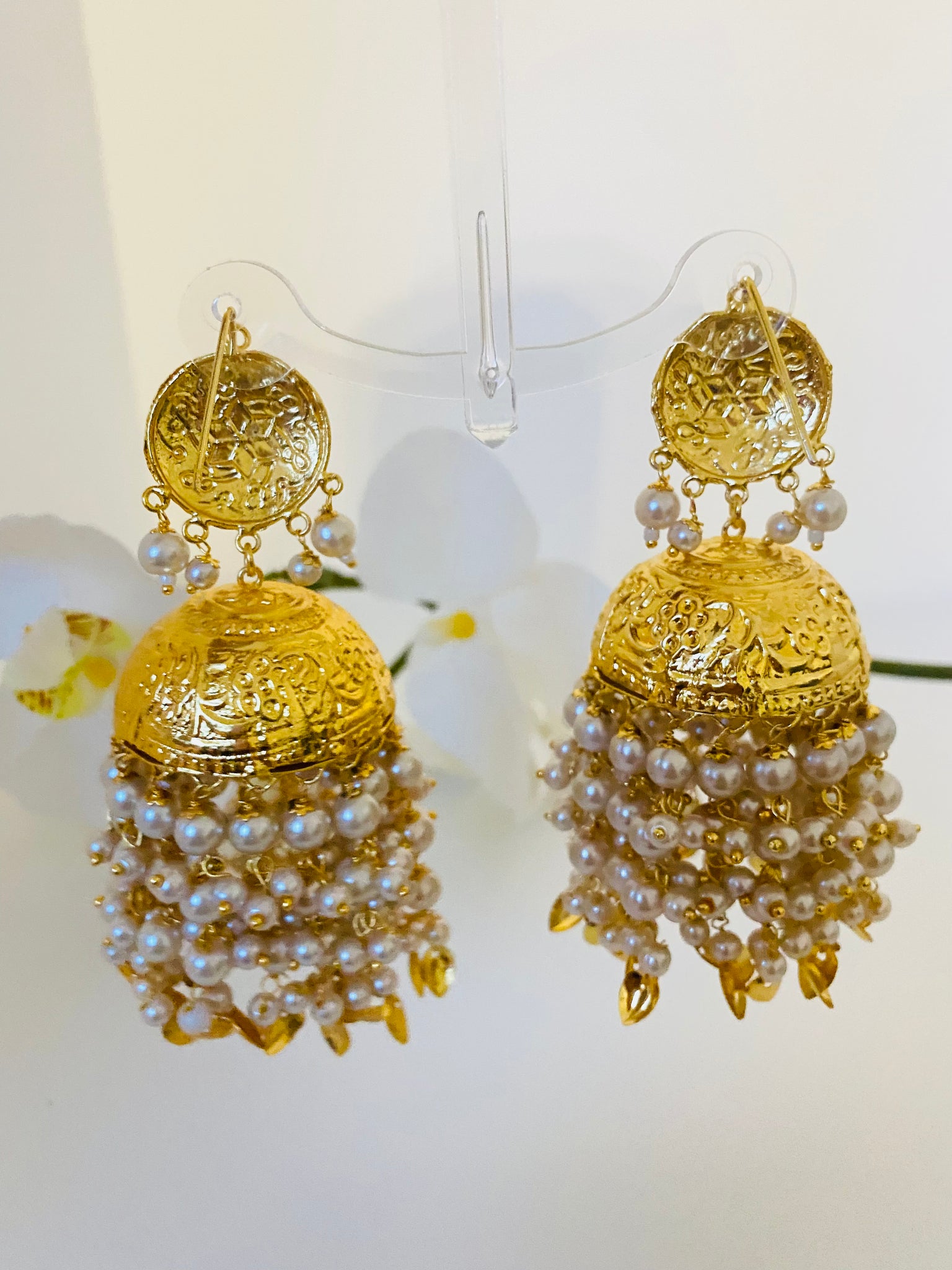 Oversize Gold & White Jhumki Waaliyan