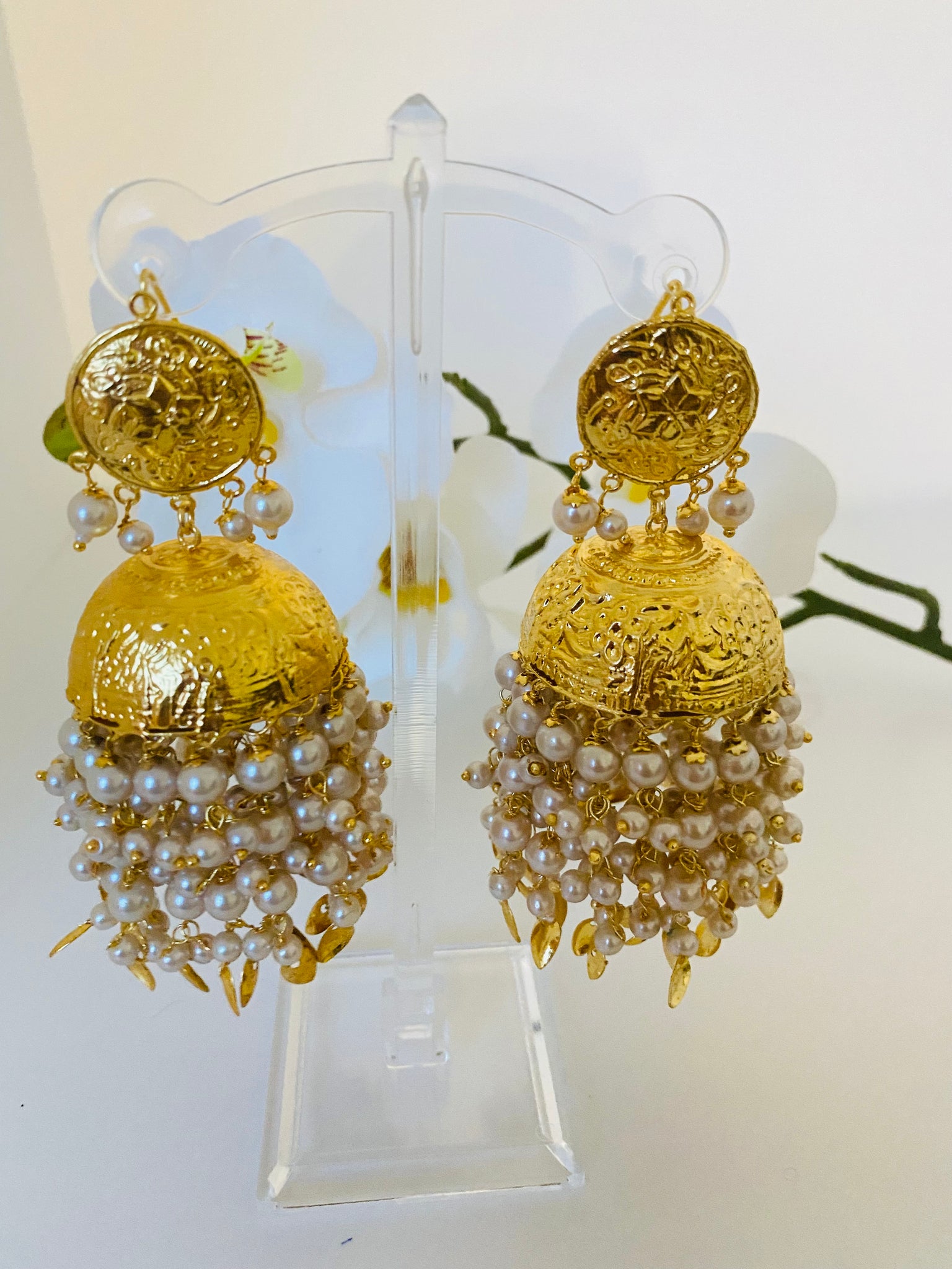 Oversize Gold & White Jhumki Waaliyan